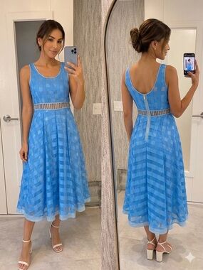 Beautiful authentic 22 MAGGIO sleeveless midi dress, made in Italy size 44 .